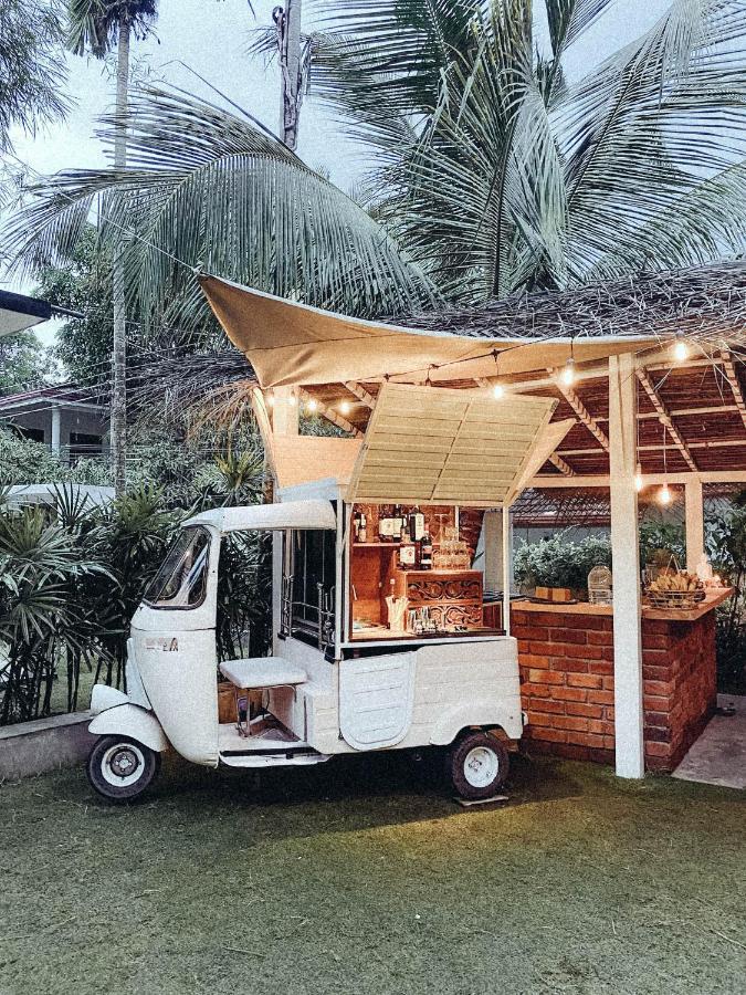 Clics Coliving & Coworking Hotel Dikwella Luaran gambar