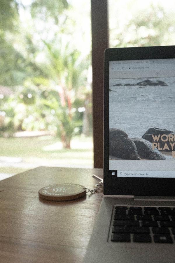 Clics Coliving & Coworking Hotel Dikwella Luaran gambar